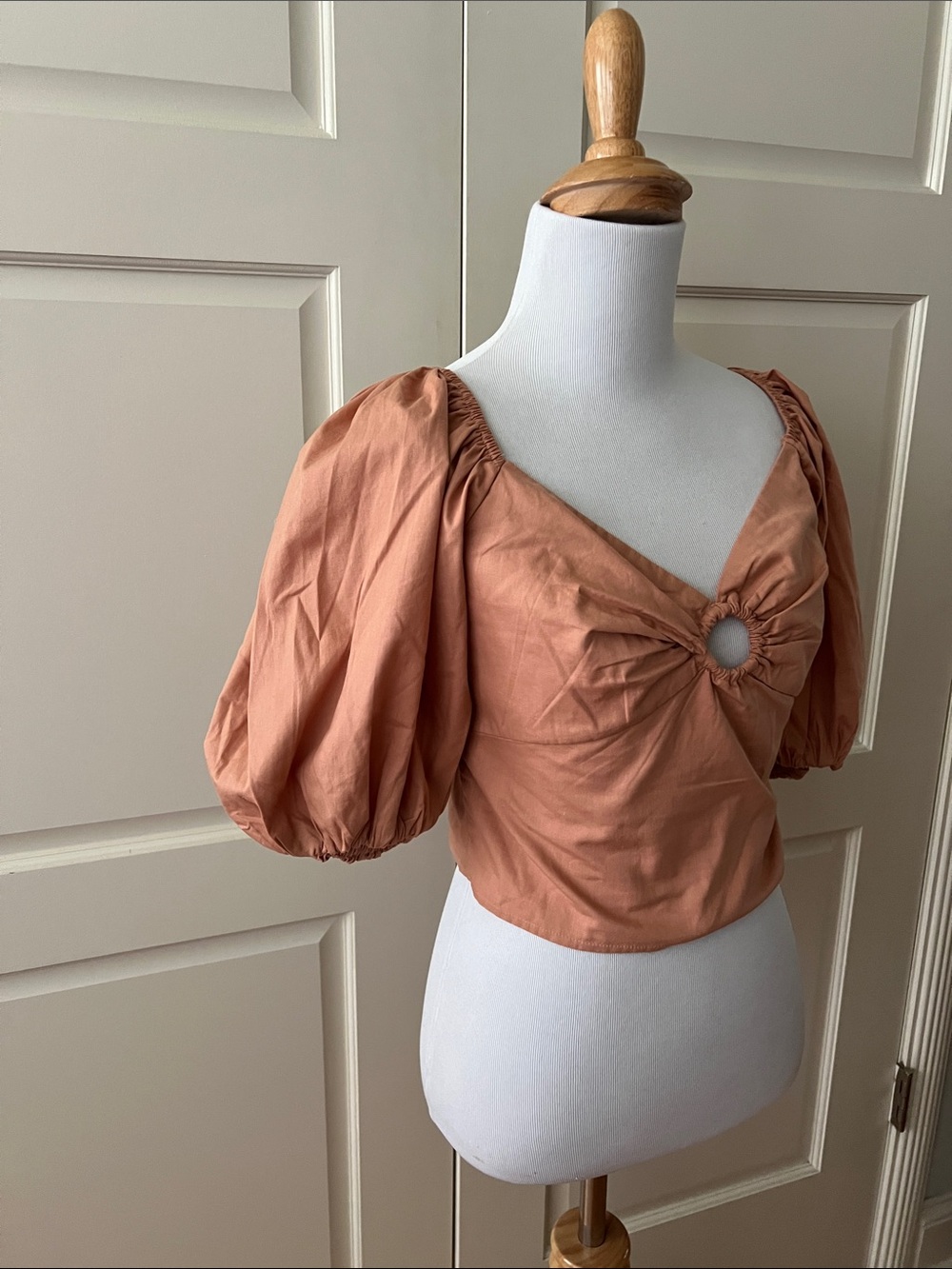 ABERCROMBIE & Fitch Blush Drama Puff Sleeve Poplin Top with O-Ring Small NWT - Picture 7 of 16